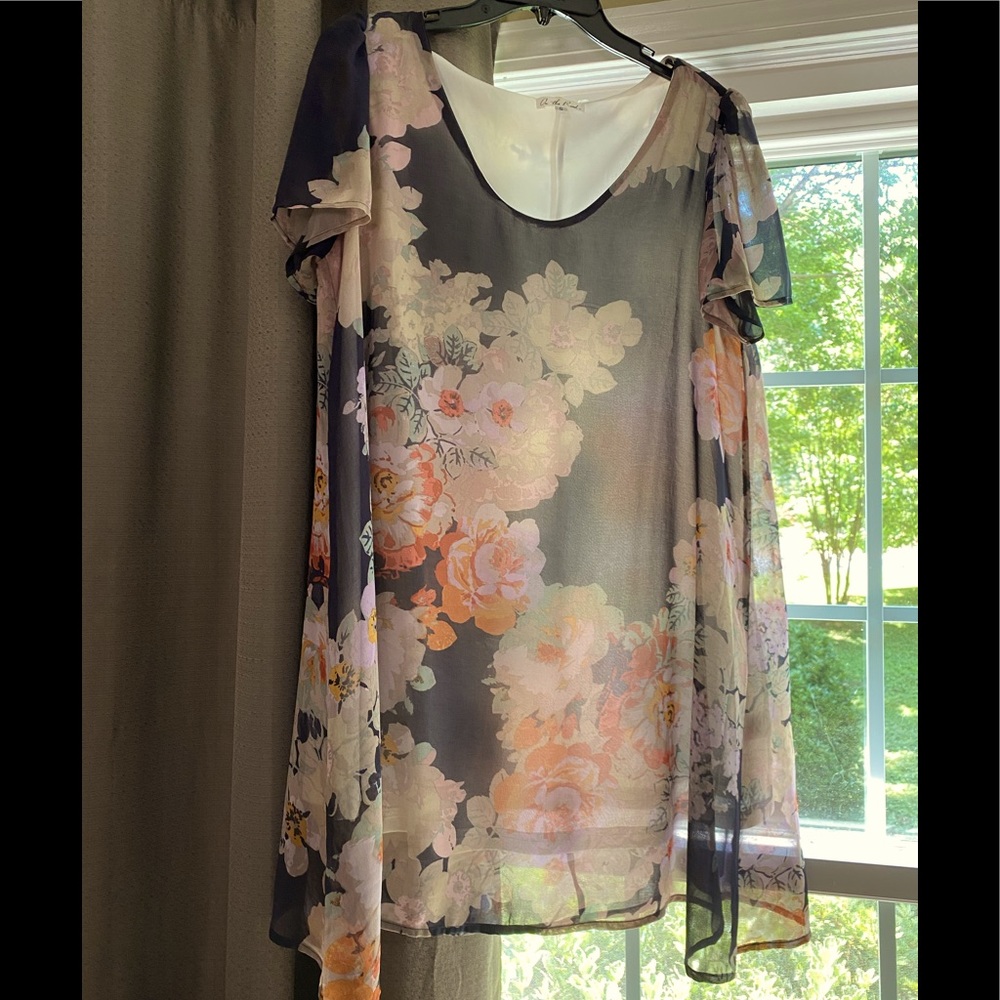 On the Road- Gorgeous flowing dress Size small